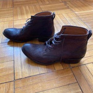 Frye Carson Lace Up Boots Brown | size 8